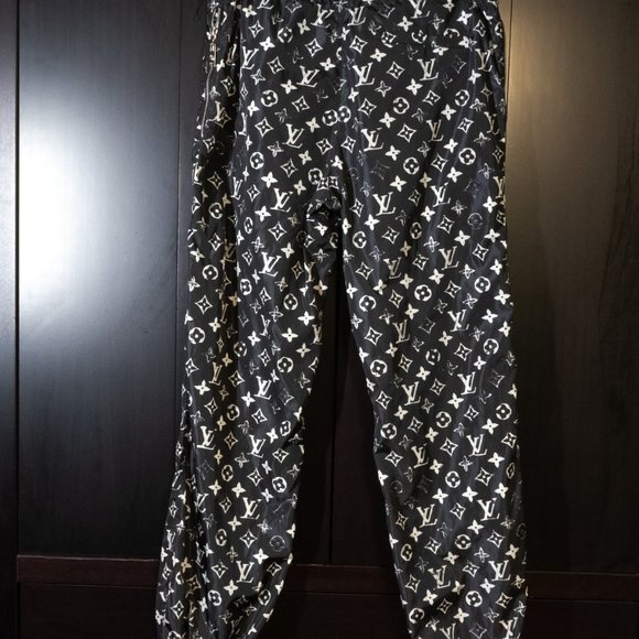 Louis Vuitton Stencil-Effect Monogram Joggers | Size US8, FR38 - Picture 13 of 16